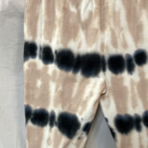 🎉 3 For $20 GB Girls High Waisted Knit Tie Dye Flare Pants Size 6 Stretch NWOT - Picture 7 of 7